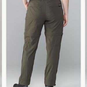 Woman’s REI Sahara convertible pants/shorts. Dark army cot color size 14